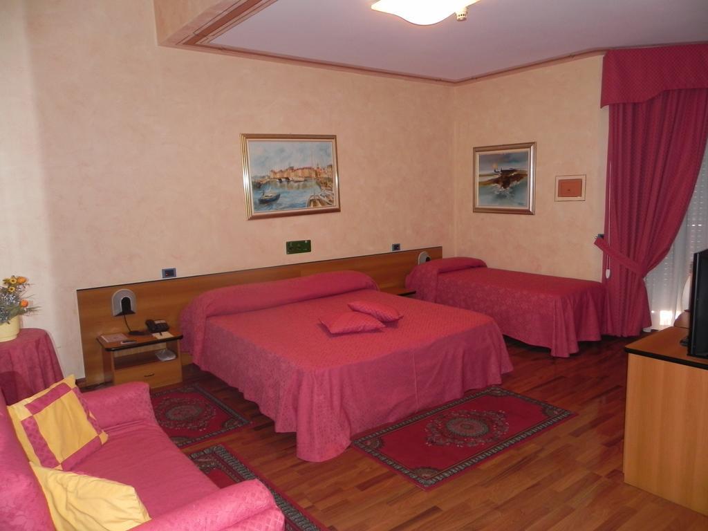 Hotel La Ruota Pianfei الغرفة الصورة