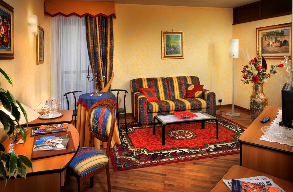 Hotel La Ruota Pianfei الغرفة الصورة